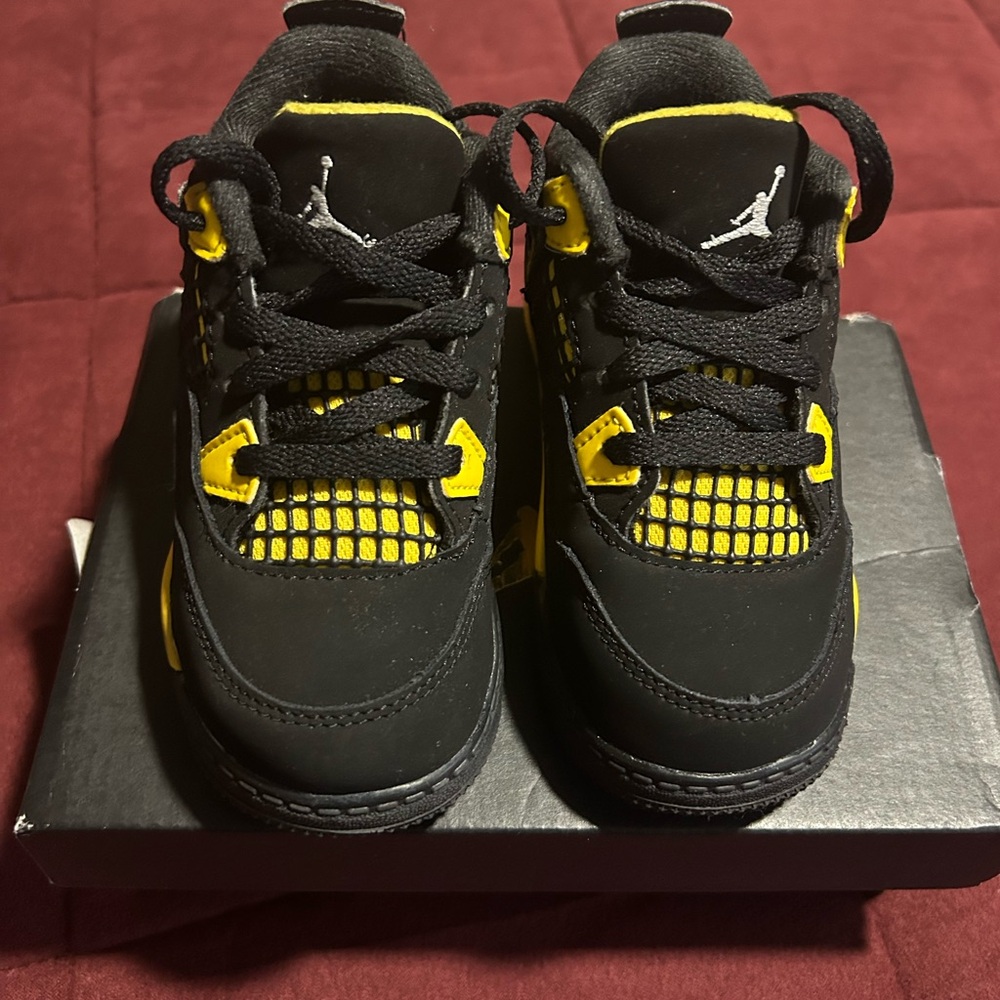 EUC Jordan Kids Air Jordan 4 "Thunder" sneakers/ Size 7C - Black and Yellow - Picture 2 of 6